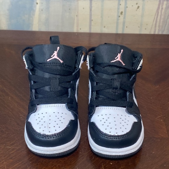 Jordan 1 Mid Zen Master Black/Bleached Coral/White DM6127-001 Toddler 6c - Picture 4 of 6